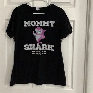 Mommy  Shark size  large
